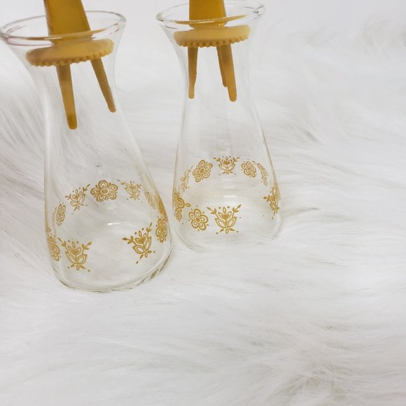 Vintage Pyrex Hourglass Salt And Pepper Shaker Set - Picture 2 of 8